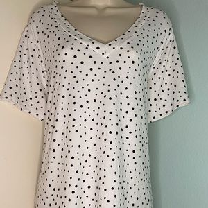 Molly & isadora white v neck shirt with black polka dots